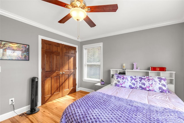 bedroom featuring ceiling fan, light hardwood / wood-style flooring, and ornamental molding