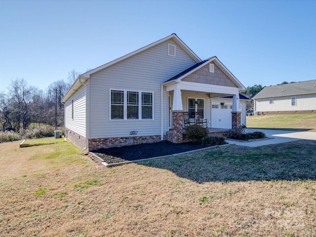 view of front of property with covered porch and a front lawn