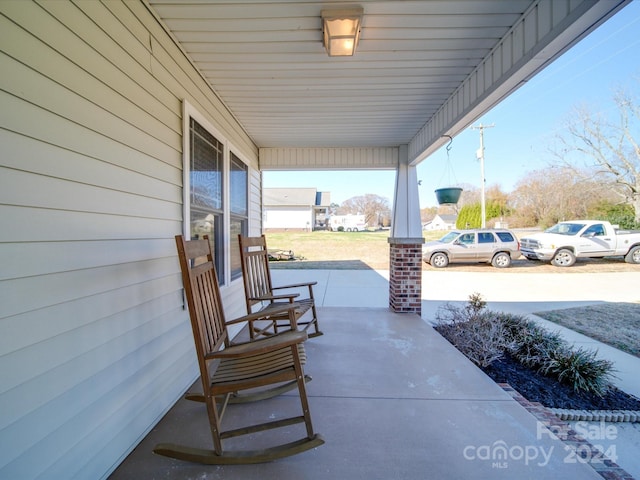 view of patio / terrace with covered porch