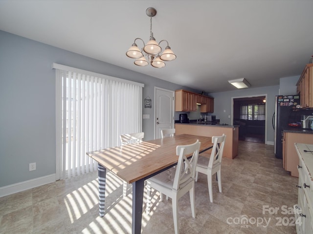 dining area featuring an inviting chandelier