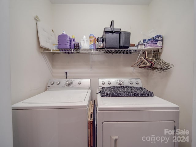 laundry room with washing machine and dryer