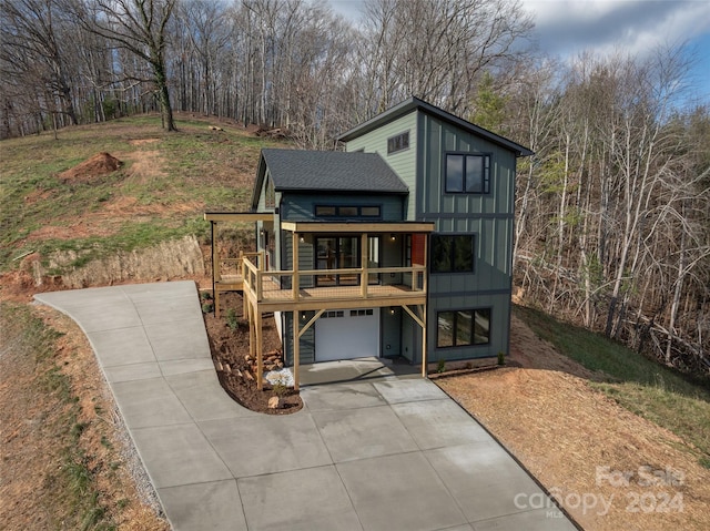 view of front of house featuring a porch and a garage