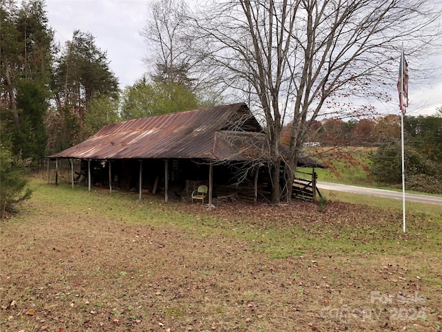 view of outdoor structure