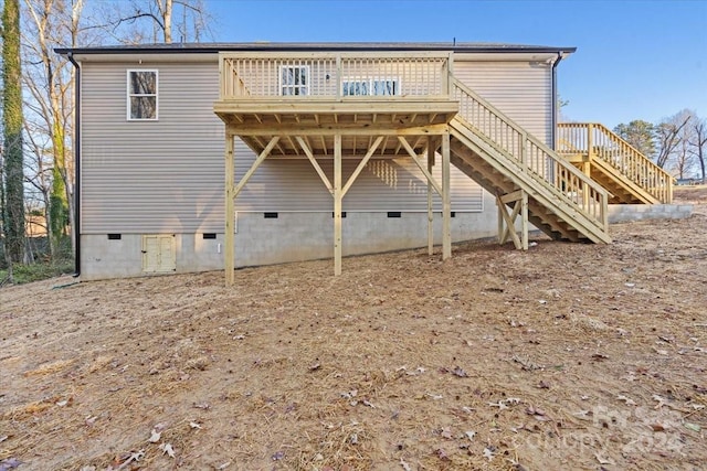 back of house featuring a wooden deck