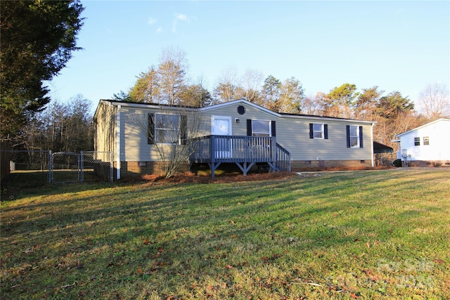 view of front of house featuring a wooden deck and a front lawn