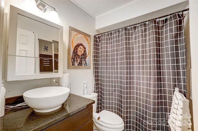 bathroom featuring curtained shower, toilet, vanity, and ornamental molding