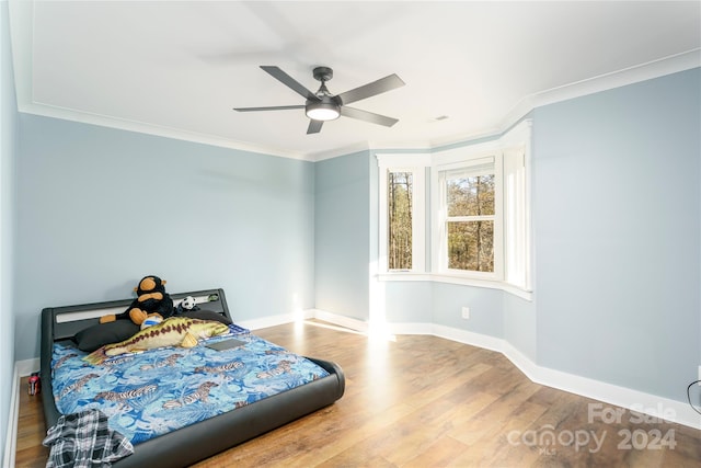 bedroom with ceiling fan, ornamental molding, and light hardwood / wood-style flooring