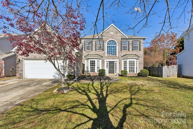 view of front of home featuring a front lawn