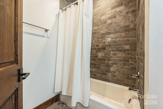 bathroom with shower / bath combo with shower curtain