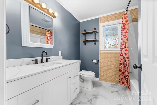 full bathroom featuring shower / bath combo with shower curtain, toilet, vanity, and ornamental molding