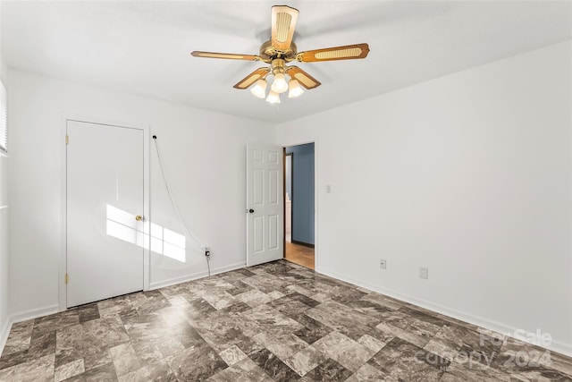 unfurnished bedroom with ceiling fan