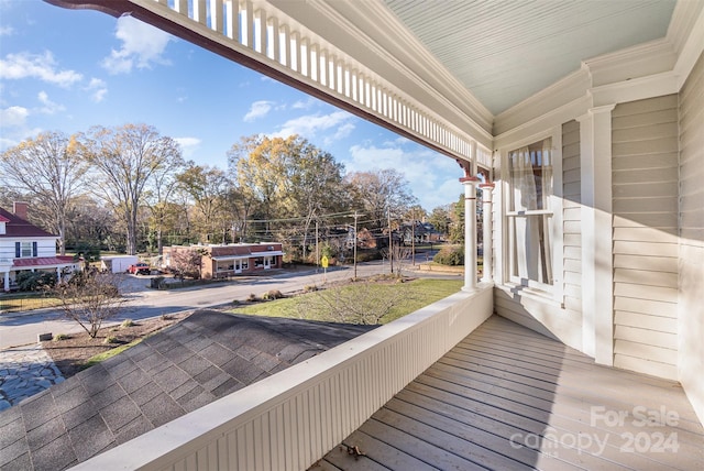 balcony featuring covered porch