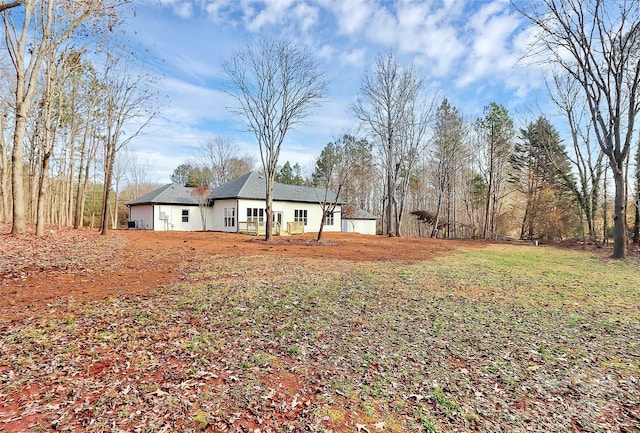 view of yard featuring a garage