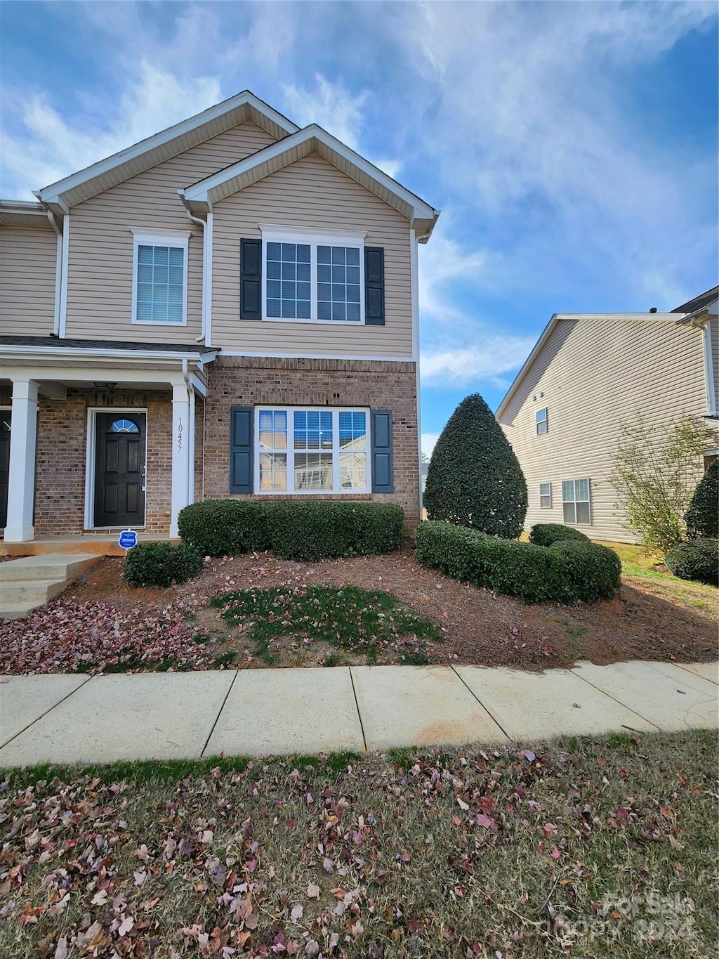 view of front property