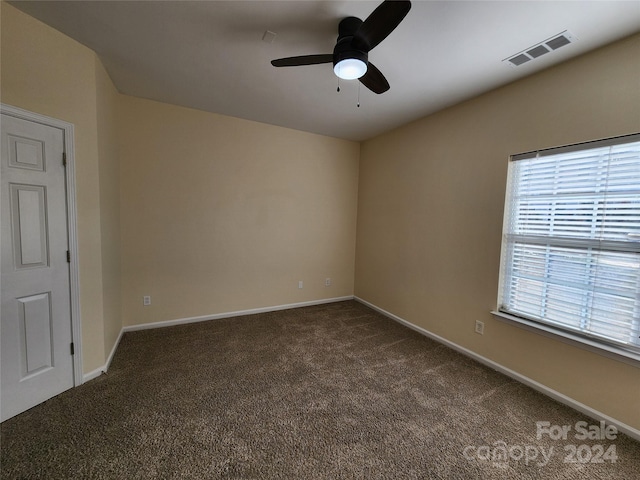 carpeted empty room featuring ceiling fan