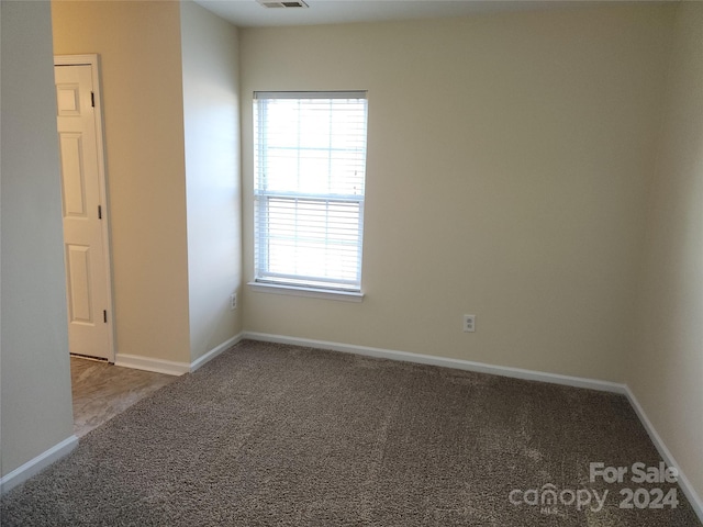 unfurnished room featuring carpet flooring