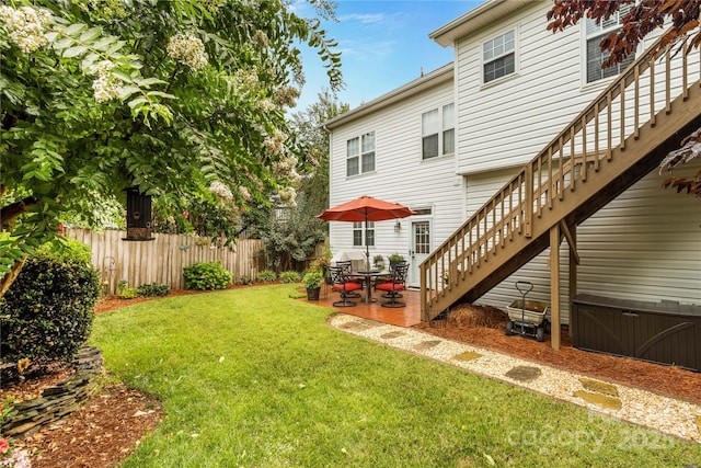 view of yard with a patio area