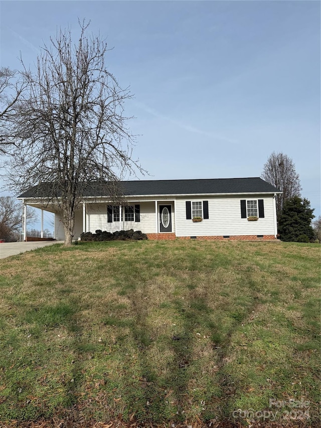 view of front of house featuring a front yard and a carport