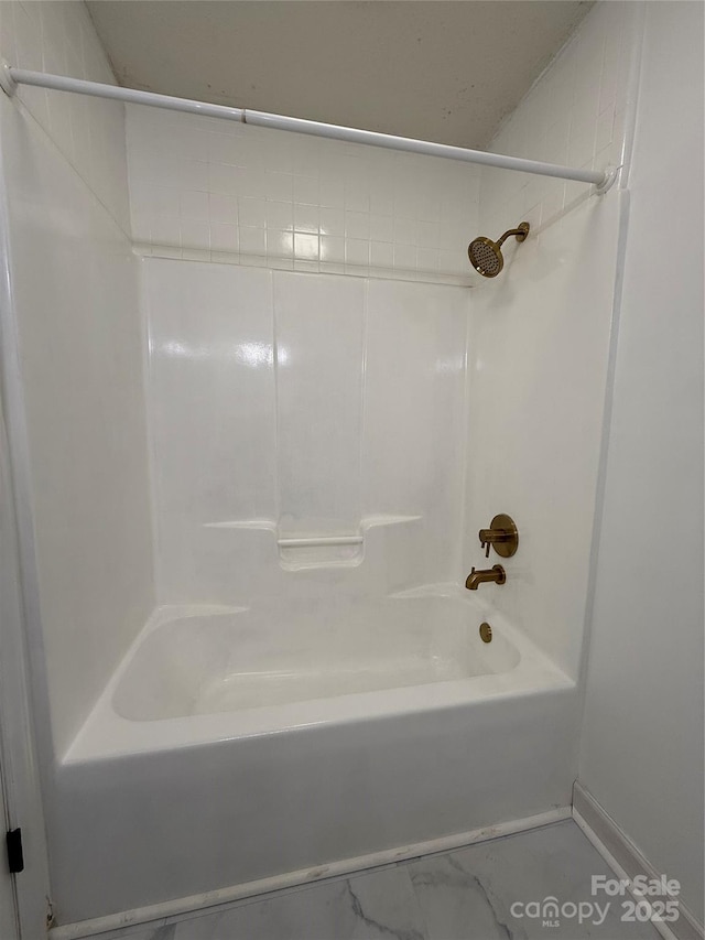 bathroom with washtub / shower combination