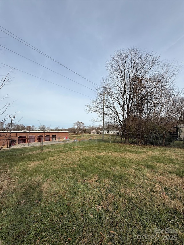 view of yard featuring a rural view