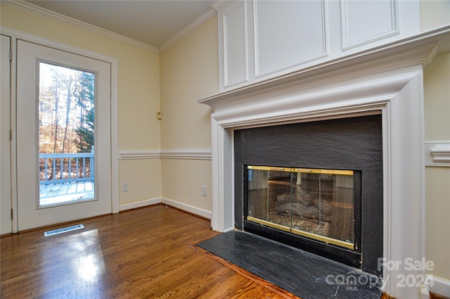 room details with hardwood / wood-style flooring and crown molding