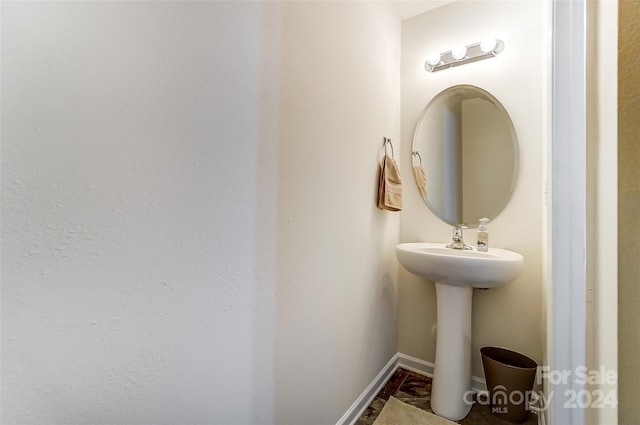 bathroom featuring sink