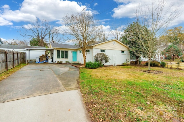 view of front of home with a front lawn and a garage