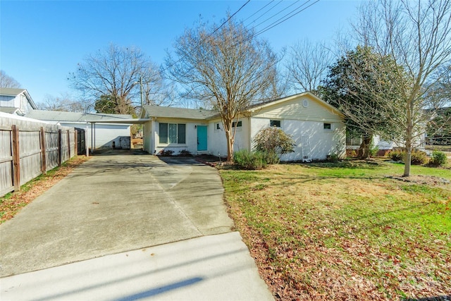 view of front facade featuring a garage and a front lawn