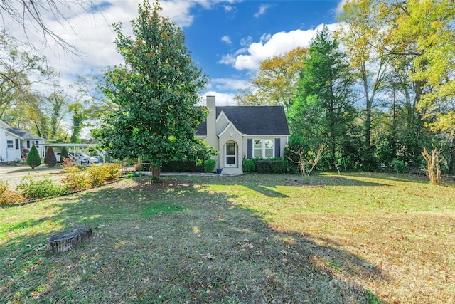 view of front facade with a front lawn