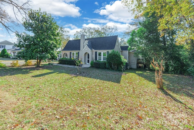 view of front of house featuring a front yard