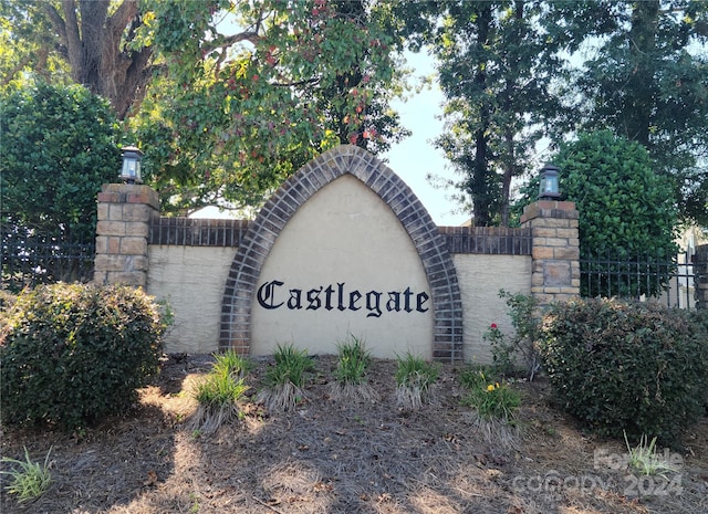 view of community / neighborhood sign