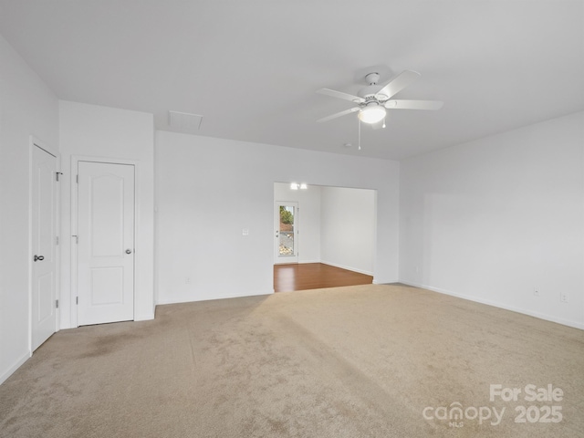 carpeted empty room featuring ceiling fan