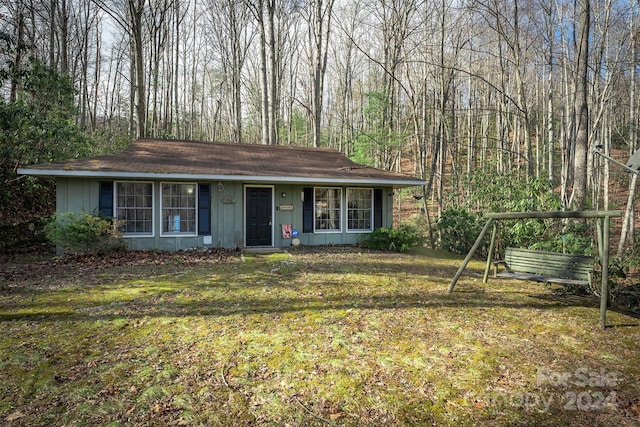 ranch-style home with a front yard