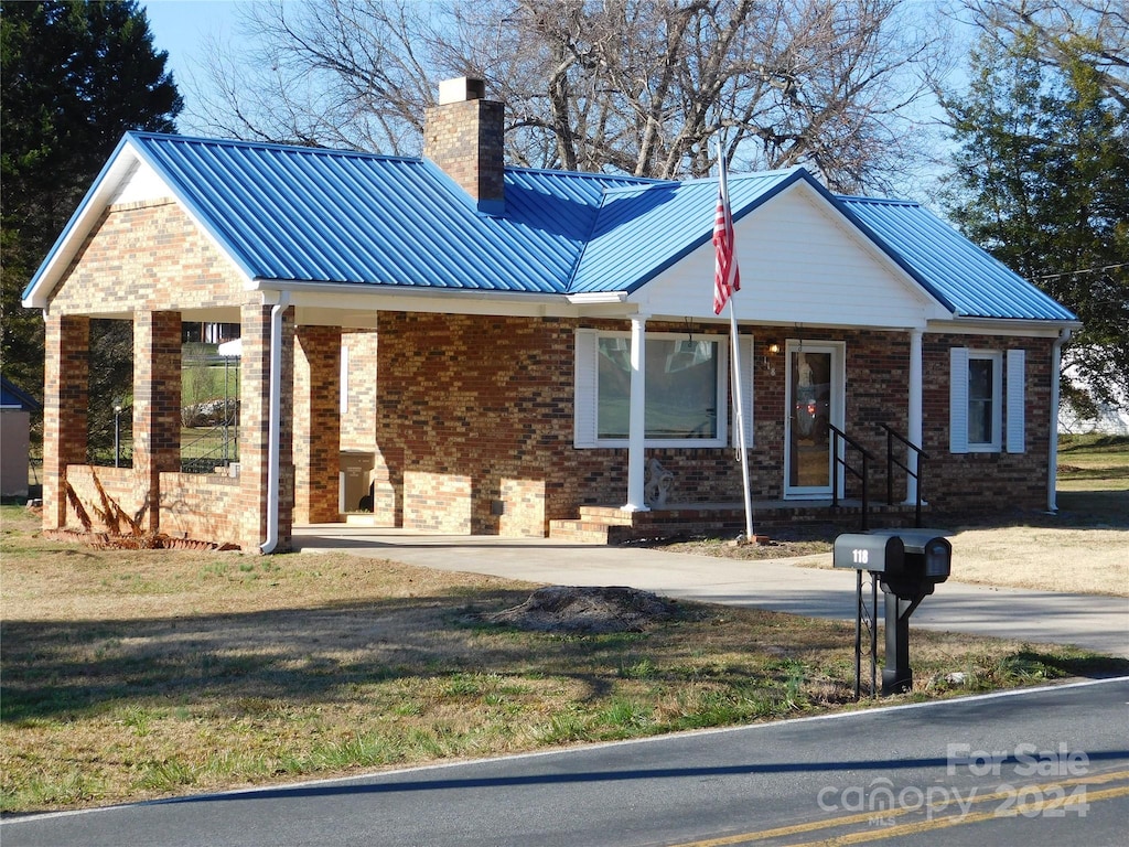 view of front facade featuring covered porch