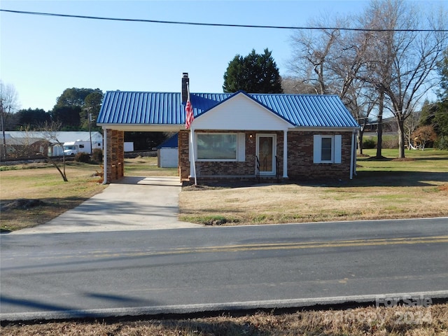 view of front of house with a front yard and a carport