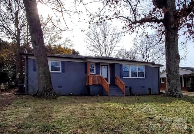 view of front of house with a front yard