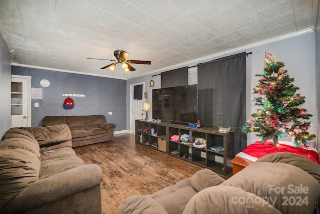 living room featuring hardwood / wood-style floors, ceiling fan, and crown molding