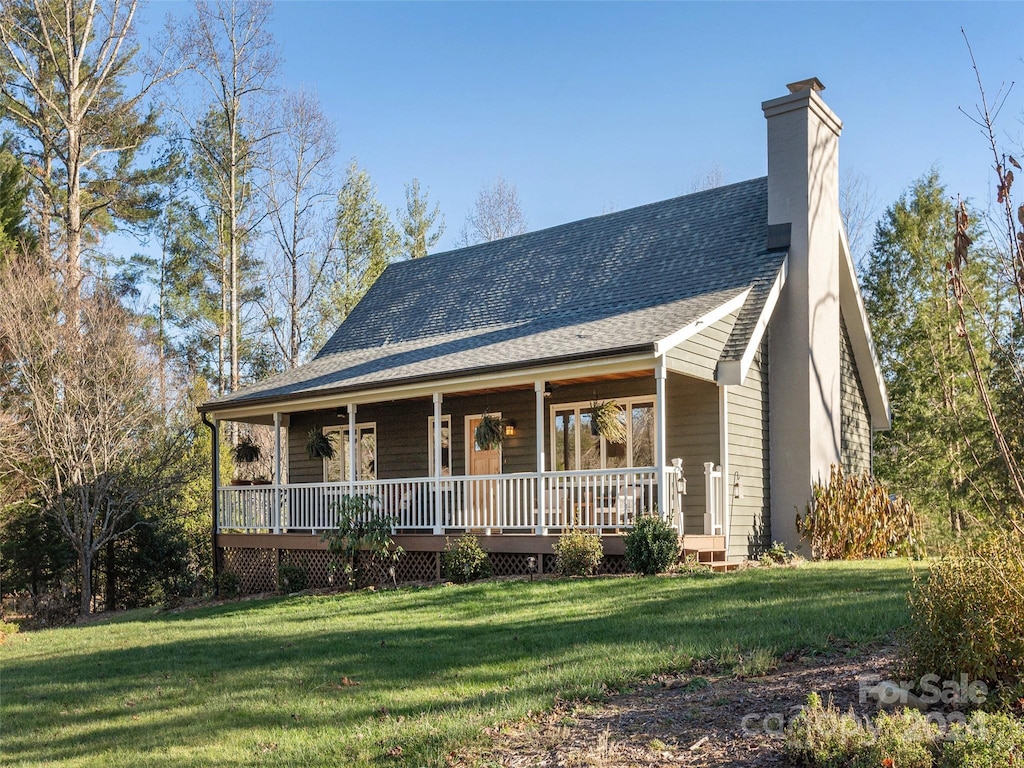 view of front facade with a porch and a front yard