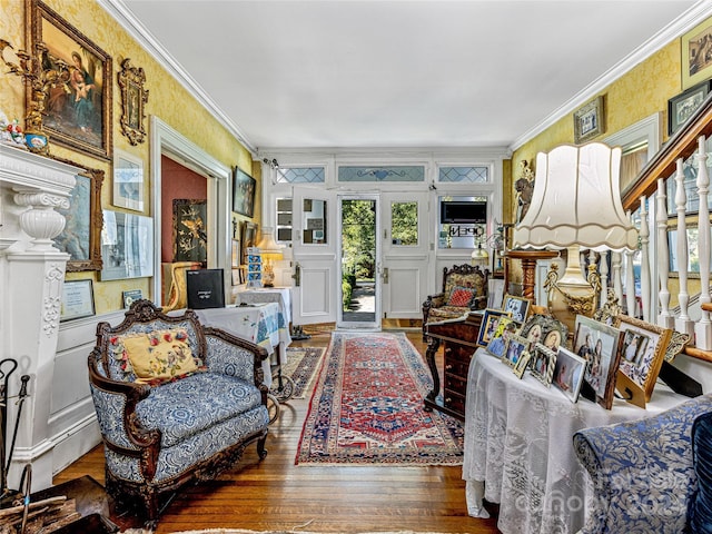 living room featuring hardwood / wood-style floors and crown molding