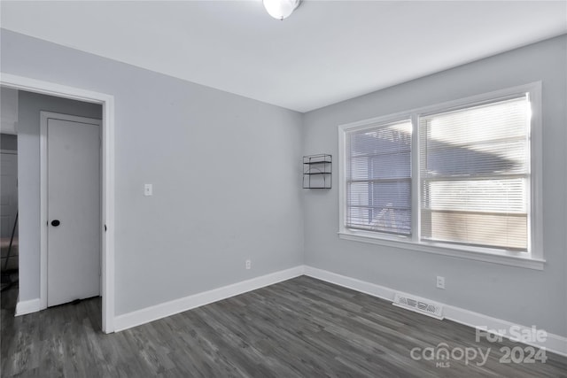 spare room with dark hardwood / wood-style floors