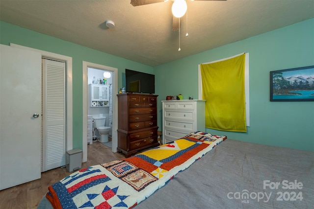 bedroom with a textured ceiling, connected bathroom, a closet, and ceiling fan