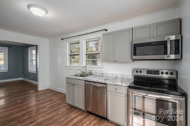 kitchen featuring dark hardwood / wood-style flooring, stainless steel appliances, gray cabinetry, and sink