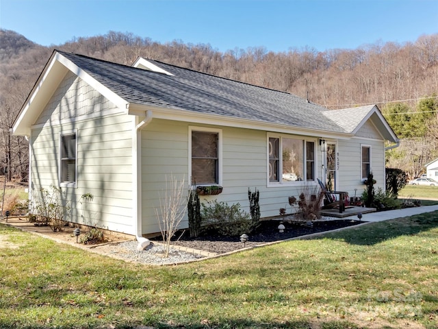 view of front of property with a front yard