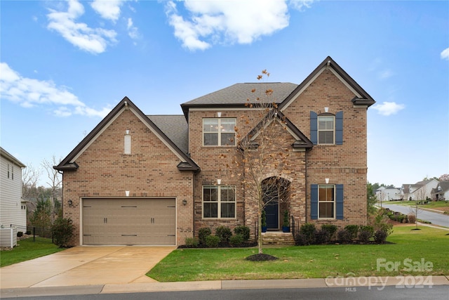 view of front of property with a front yard