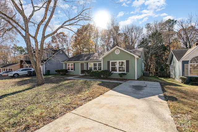 single story home with a front yard