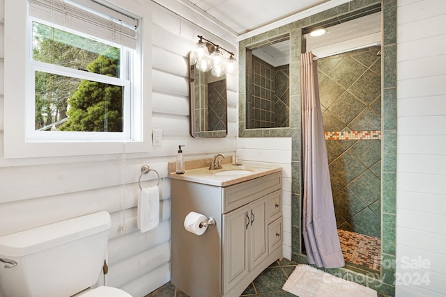 bathroom with a shower with curtain, toilet, crown molding, and vanity