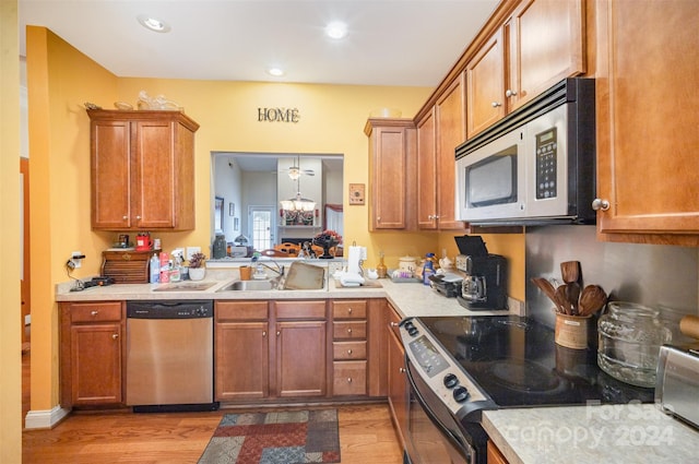 195 Linkside Ct SE, Lenoir, NC 28645 - kitchen with appliances with stainless steel finishes, light wood finished floors, light countertops, and recessed lighting