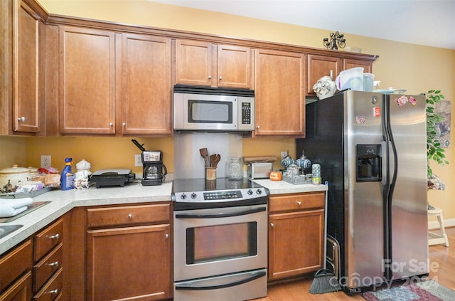 195 Linkside Ct SE, Lenoir, NC 28645 - kitchen with appliances with stainless steel finishes, light wood-type flooring, and light countertops