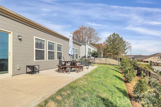 view of yard featuring a patio