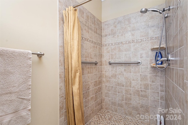 bathroom with curtained shower